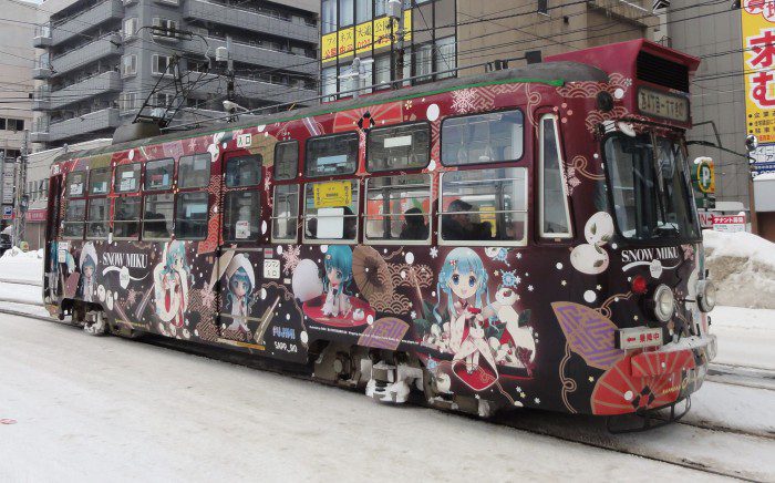 Sapporo_streetcar_212_SNOWMIKU2013