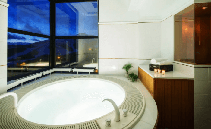星野 TOMAMU 度假村RISONARE房內按摩浴缸